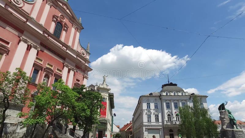 Κεντρικές οδοί της πόλης του Λουμπλιάνα η κύρια και μεγαλύτερη πόλη της Σλοβενίας Εκκλησίες και κάστρο στο λόφο